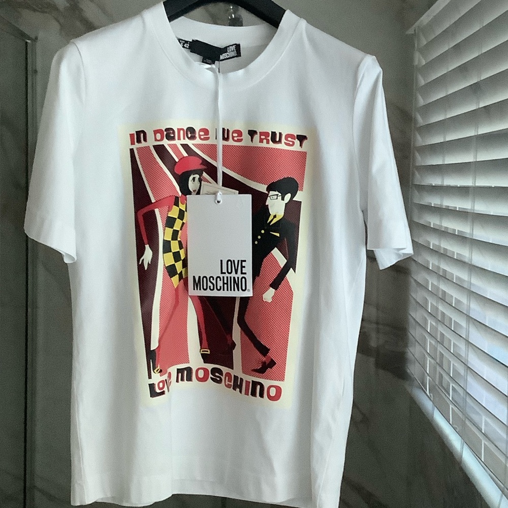 Love Moschino❤️‍🔥 White Tee with Retro Graphic